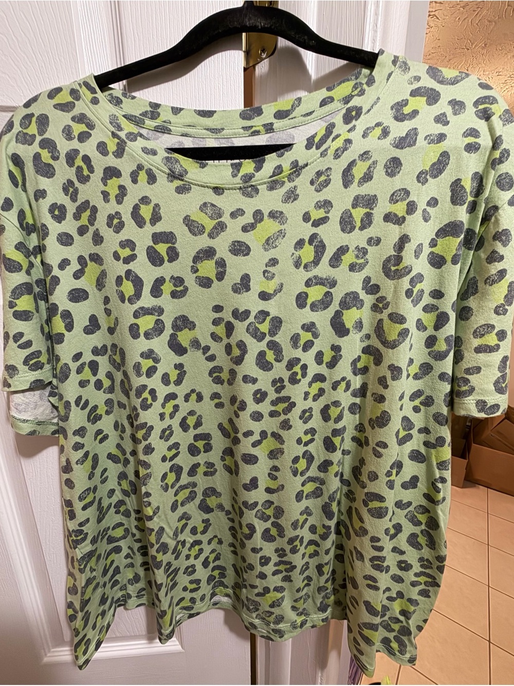 Fifth Sun • Leopard/Cheetah Print, Short Sleeve Tee •Light Green/Gray, Size 2X